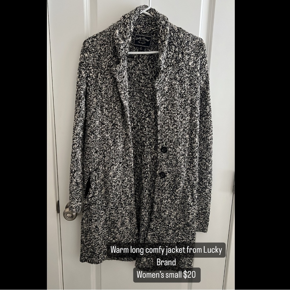 Women’s small long cozy jacket from lucky. Darling coat 😍